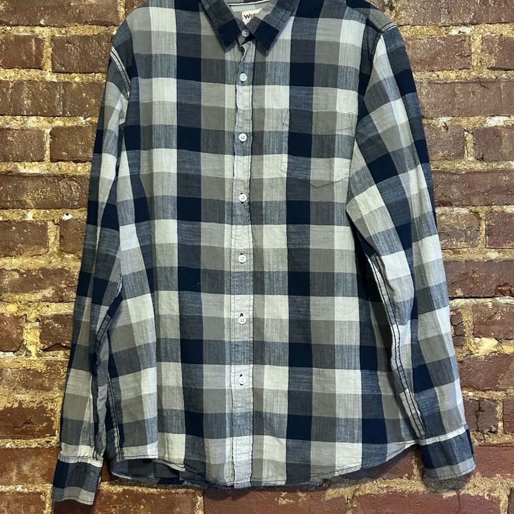 Authentic Wrangler Blue, Gray, and White Casual Button Down Shirt size L